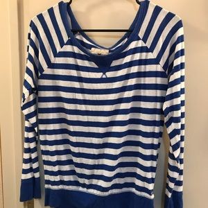 Scoop neck sweater. Hollister